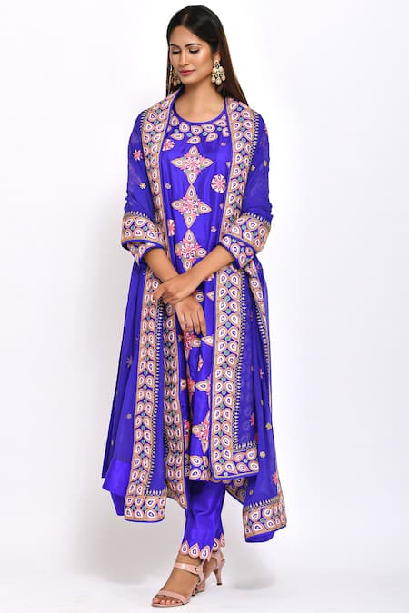 Swati Vijaivargie Silk Kurta Set 