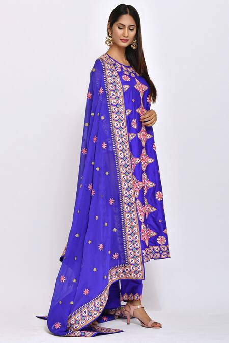 Swati Vijaivargie Blue Silk Round Kurta Set Online at Aza Fashions Swati Vijaivargie_Blue Silk Round Kurta Set _Online_at_Aza_Fashions