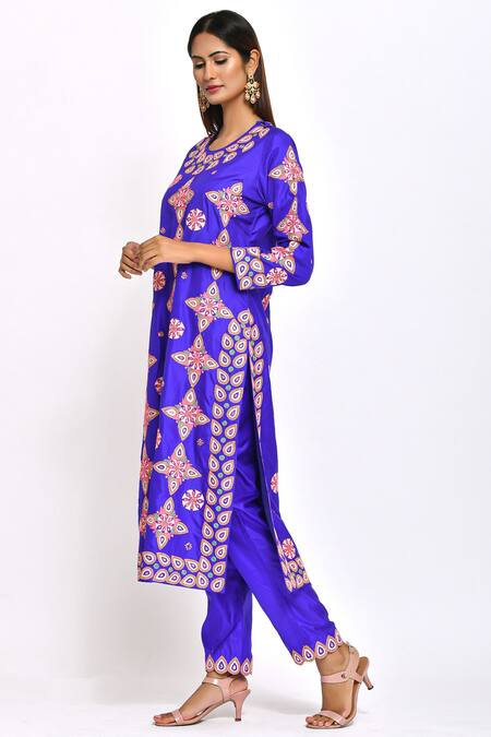 Buy Swati Vijaivargie Blue Silk Round Kurta Set Online at Aza Fashions Buy_Swati Vijaivargie_Blue Silk Round Kurta Set _Online_at_Aza_Fashions