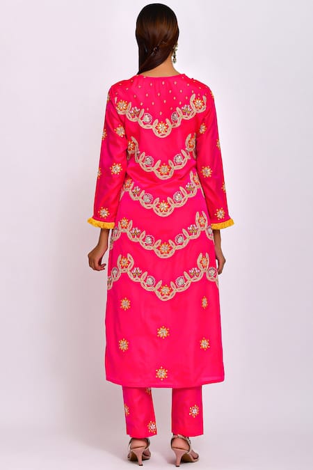 Swati Vijaivargie Silk Kurta Set 
