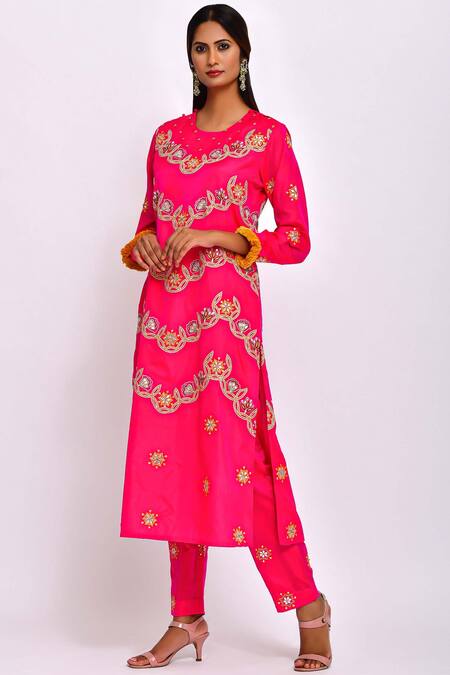 Swati Vijaivargie Pink Silk Round Kurta Set Online at Aza Fashions Swati Vijaivargie_Pink Silk Round Kurta Set _Online_at_Aza_Fashions