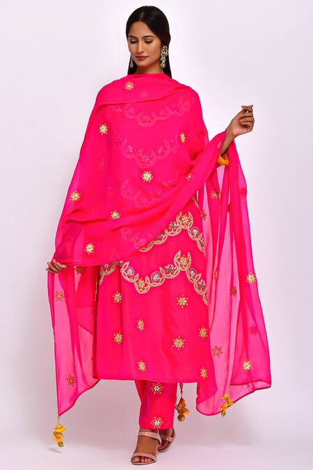 Buy Swati Vijaivargie Pink Silk Round Kurta Set Online at Aza Fashions Buy_Swati Vijaivargie_Pink Silk Round Kurta Set _Online_at_Aza_Fashions