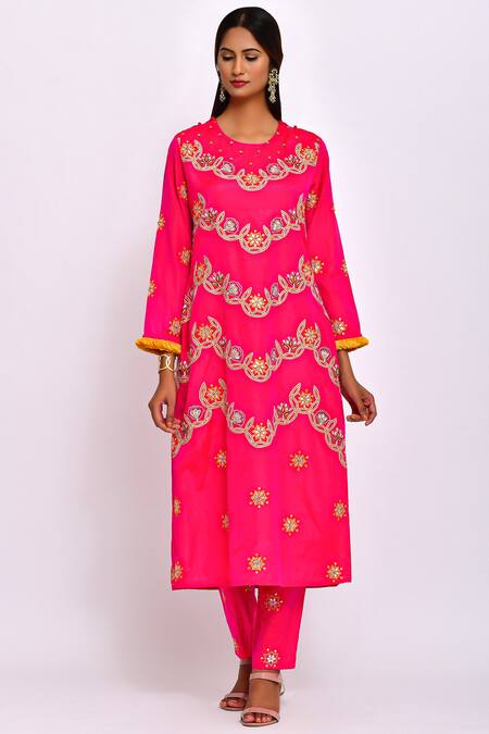 Shop Swati Vijaivargie Pink Silk Round Kurta Set Online at Aza Fashions Shop_Swati Vijaivargie_Pink Silk Round Kurta Set _Online_at_Aza_Fashions