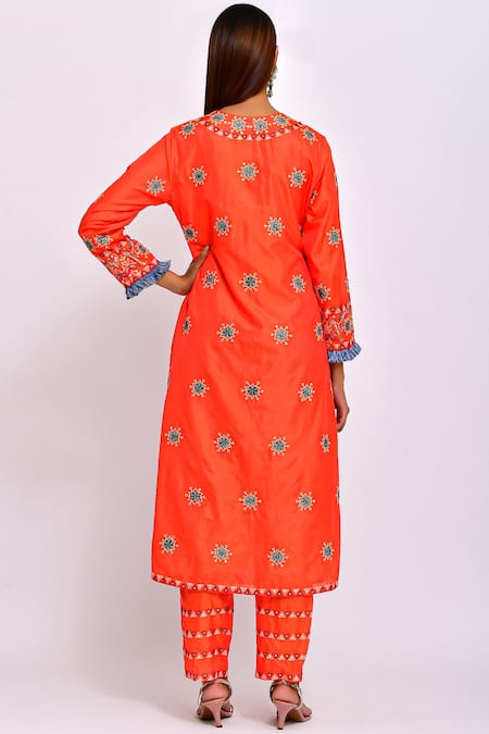 Swati Vijaivargie Silk Kurta Set 