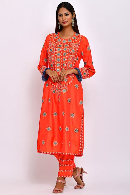 Swati Vijaivargie Orange Silk Round Kurta Set Online at Aza Fashions Swati Vijaivargie_Orange Silk Round Kurta Set _Online_at_Aza_Fashions