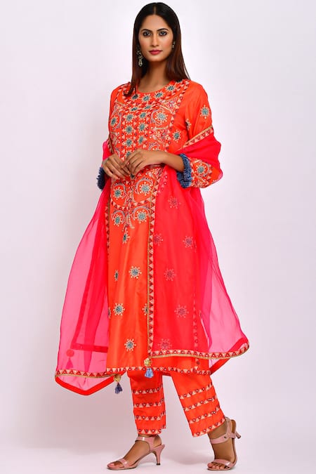 Buy Swati Vijaivargie Orange Silk Round Kurta Set Online at Aza Fashions Buy_Swati Vijaivargie_Orange Silk Round Kurta Set _Online_at_Aza_Fashions
