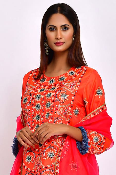 Swati Vijaivargie Orange Silk Round Kurta Set at Aza Fashions Swati Vijaivargie_Orange Silk Round Kurta Set _at_Aza_Fashions