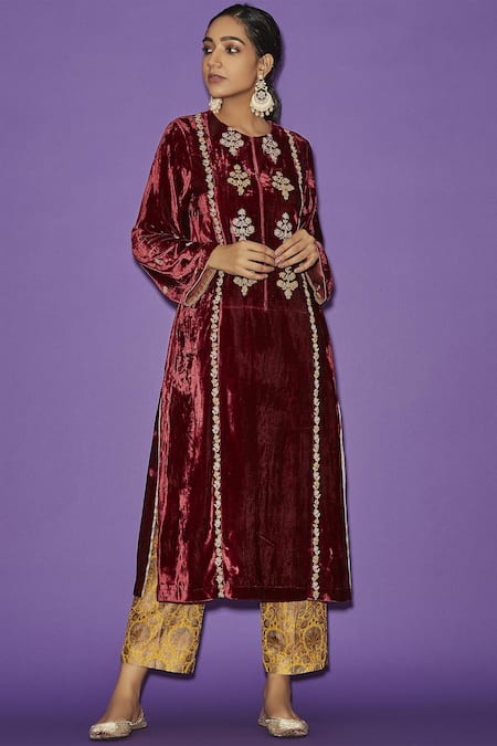 Sue Mue Maroon Velvet Round Embroidered Kurta Set 