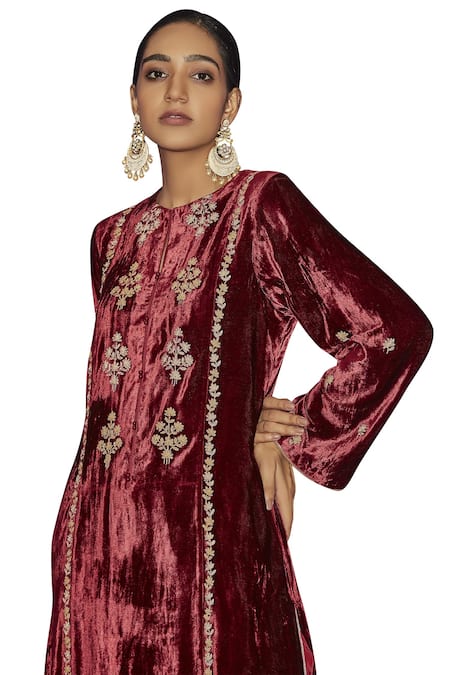 Buy_Sue Mue_Maroon Velvet Round Embroidered Kurta Set_Online_at_Aza_Fashions