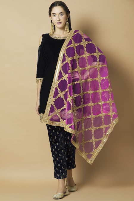 Kunwarani Ritu Blue Velvet Round Embellished Kurta Set Online at Aza Fashions Kunwarani Ritu_Blue Velvet Round Embellished Kurta Set _Online_at_Aza_Fashions