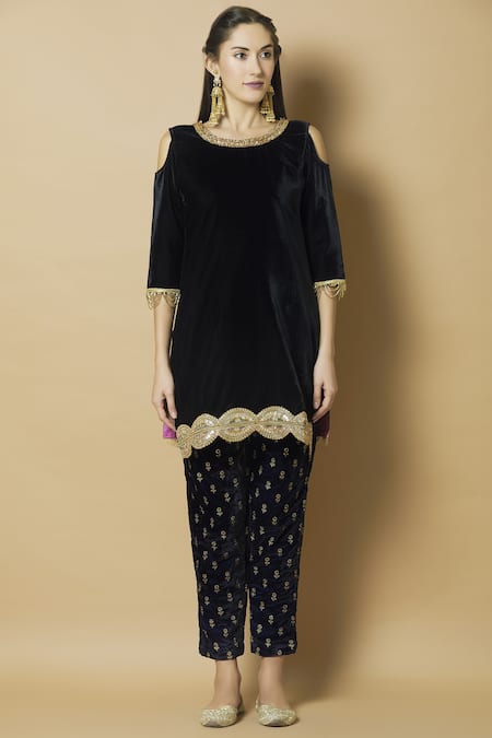 Buy Kunwarani Ritu Blue Velvet Round Embellished Kurta Set Online at Aza Fashions Buy_Kunwarani Ritu_Blue Velvet Round Embellished Kurta Set _Online_at_Aza_Fashions