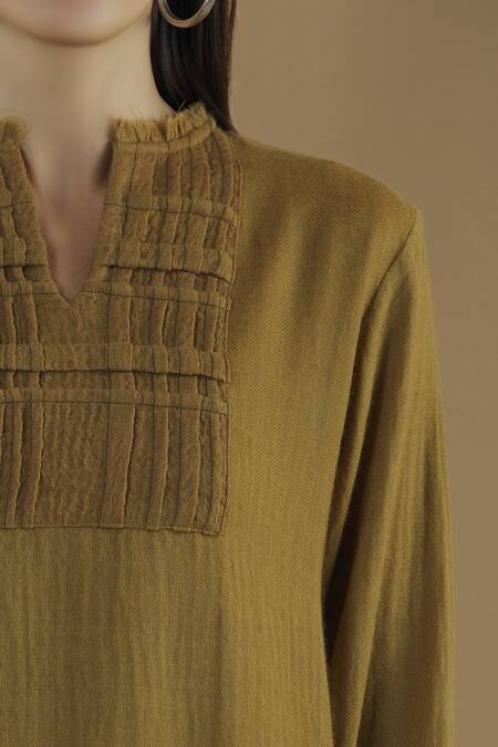 Yavi Green Wool Round Shift Dress at Aza Fashions Yavi_Green Wool Round Shift Dress _at_Aza_Fashions