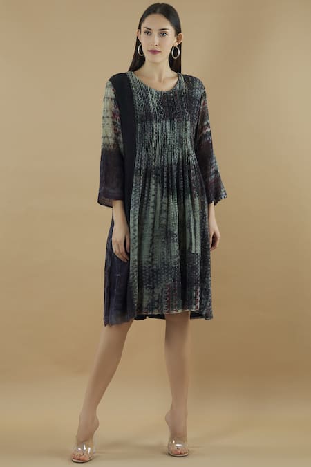 Yavi Black Wool Round Pintuck Flared Dress  