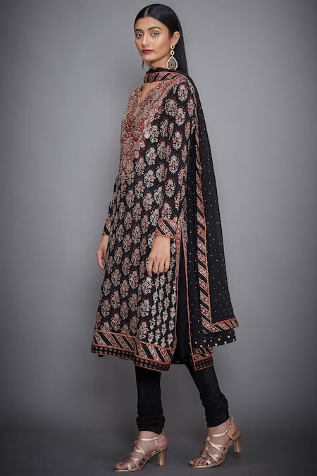 Buy RI.Ritu Kumar Black Silk Crepe Split Embroidered Kurta Set Online at Aza Fashions Buy_RI.Ritu Kumar_Black Silk Crepe Split Embroidered Kurta Set _Online_at_Aza_Fashions