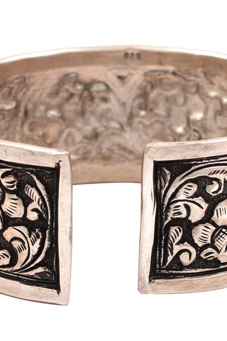 Buy_Sangeeta Boochra_Silver Plated Carved Oxidised Kada 