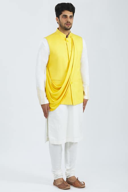 Nivedita Saboo Slim Fit Draped Bundi 