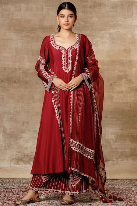 Ajiesh Oberoi Embroidered Kurta Set 