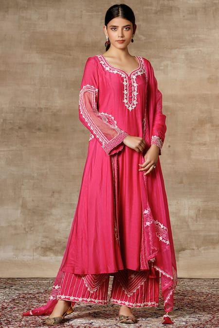 Ajiesh Oberoi Pink Cotton Silk Leaf Neck Embroidered Kurta Set 