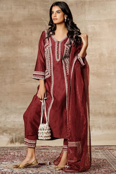 Shop Ajiesh Oberoi Maroon Organza, Chanderi V-shaped Embroidered Kurta Set at Aza Fashions Shop_Ajiesh Oberoi_Maroon Organza, Chanderi V-shaped Embroidered Kurta Set _at_Aza_Fashions