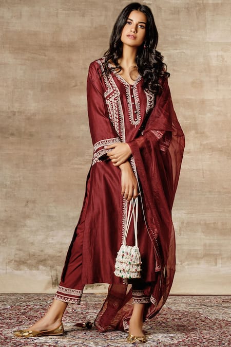 Ajiesh Oberoi Maroon Organza V-shaped Chanderi Embroidered Kurta Set 