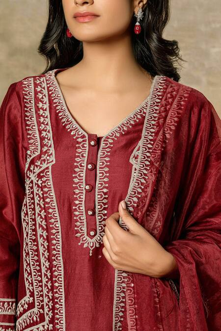 Buy Ajiesh Oberoi Maroon Organza, Chanderi V-shaped Embroidered Kurta Set Online at Aza Fashions Buy_Ajiesh Oberoi_Maroon Organza, Chanderi V-shaped Embroidered Kurta Set _Online_at_Aza_Fashions