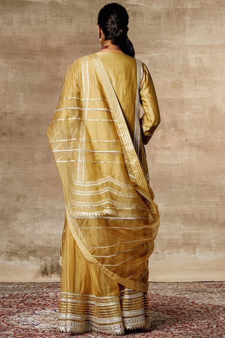 Shop Ajiesh Oberoi Green Organza, Chanderi V Neck Kurta Set at Aza Fashions Shop_Ajiesh Oberoi_Green Organza, Chanderi V Neck Kurta Set _at_Aza_Fashions