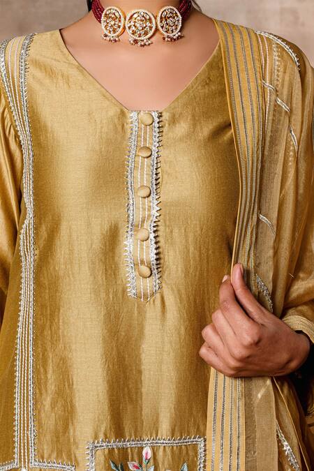 Shop Ajiesh Oberoi Green Organza, Chanderi V Neck Kurta Set Online at Aza Fashions Shop_Ajiesh Oberoi_Green Organza, Chanderi V Neck Kurta Set _Online_at_Aza_Fashions