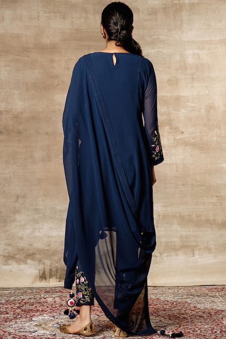 Ajiesh Oberoi Embroidered Kurta Set 