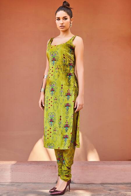 Buy_Nautanky_Green Silk Velvet Kurta Set_Online_at_Aza_Fashions