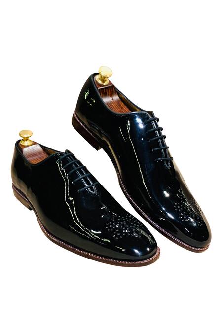 Buy_Artimen_Black Handcrafted Brogues _Online_at_Aza_Fashions