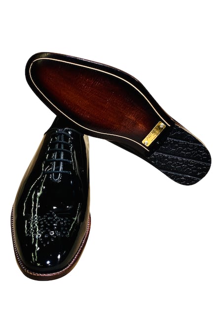 Shop_Artimen_Black Handcrafted Brogues _Online_at_Aza_Fashions