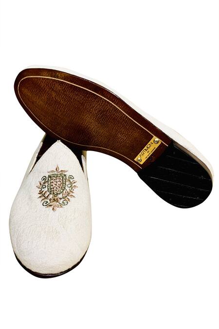 Shop_Artimen_White Embroidered Juttis _Online_at_Aza_Fashions