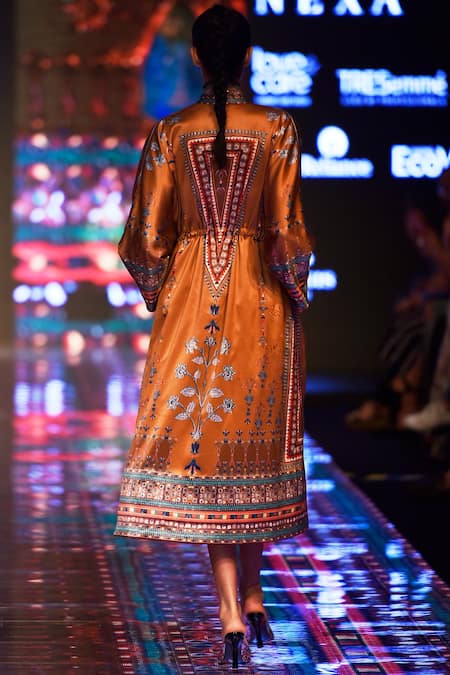 Shop Rajdeep Ranawat Green Silk High Neck Collar Bandhani Top at Aza Fashions Shop_Rajdeep Ranawat_Green Silk High Neck Collar Bandhani Top_at_Aza_Fashions