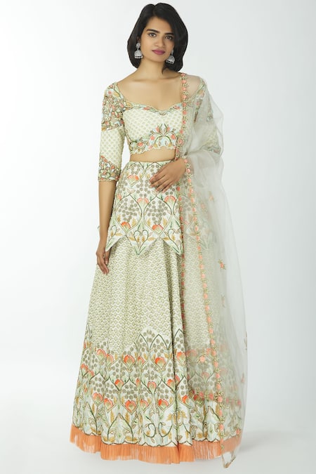 Neha Mehta Couture White Lucknowi Sweetheart Neck Bridal Lehenga Set Online at Aza Fashions Neha Mehta Couture_White Lucknowi Sweetheart Neck Bridal Lehenga Set _Online_at_Aza_Fashions