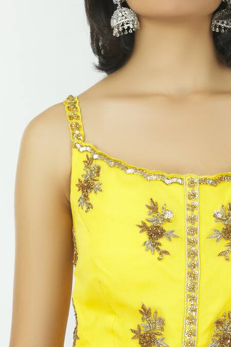 Neha Mehta Couture Yellow Georgette Round Embellished Kurta Sharara Set at Aza Fashions Neha Mehta Couture_Yellow Georgette Round Embellished Kurta Sharara Set _at_Aza_Fashions