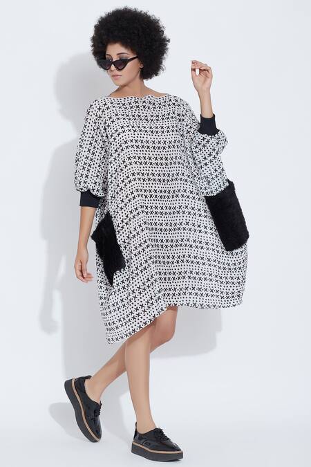 Buy_Aartivijay Gupta_White Printed Kaftan_Online_at_Aza_Fashions