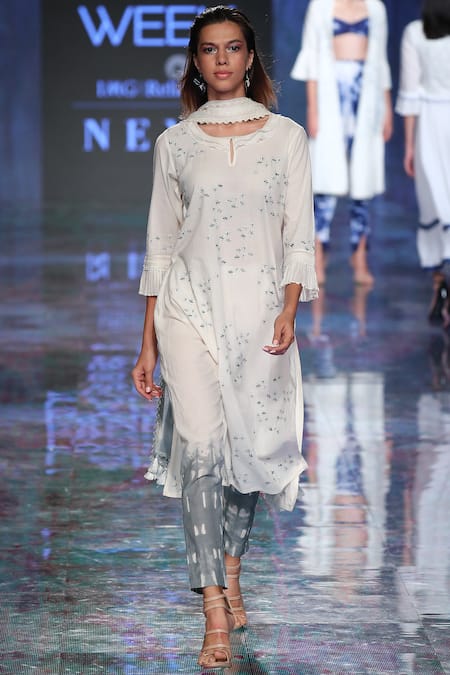 House Of Kotwara_White Cambric Peter Pan Collar Chikankari Kurta Set _Online_at_Aza_Fashions