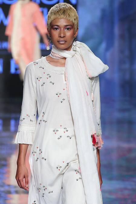 House Of Kotwara_White Cambric Peter Pan Collar Chikankari Kurta Set _Online_at_Aza_Fashions