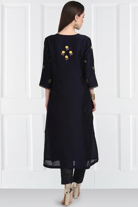 Label Earthen Black Floral Embroidered Kurta Set For Kids