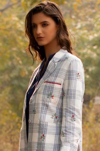 Buy_Payal Pratap_White Cotton Linen Handloom Lapel Collar Checkered Blazer _Online_at_Aza_Fashions