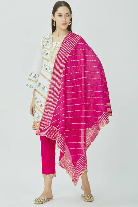 Kunwarani Ritu_White Cotton V Neck Printed Kurta Set  _Online_at_Aza_Fashions