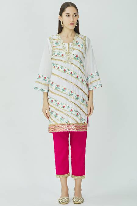 Buy_Kunwarani Ritu_White Cotton V Neck Printed Kurta Set  _Online_at_Aza_Fashions