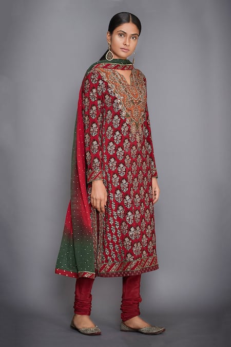 RI.Ritu Kumar_Red Silk Crepe Notched Embellished Kurta Set _Online_at_Aza_Fashions