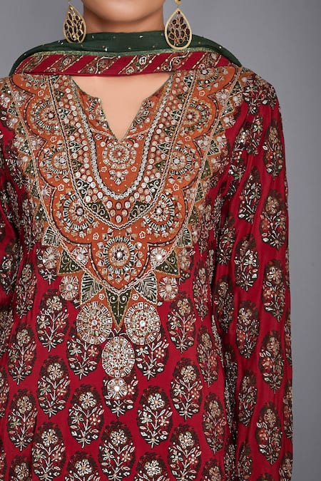 Shop_RI.Ritu Kumar_Red Silk Crepe Notched Embellished Kurta Set _Online_at_Aza_Fashions