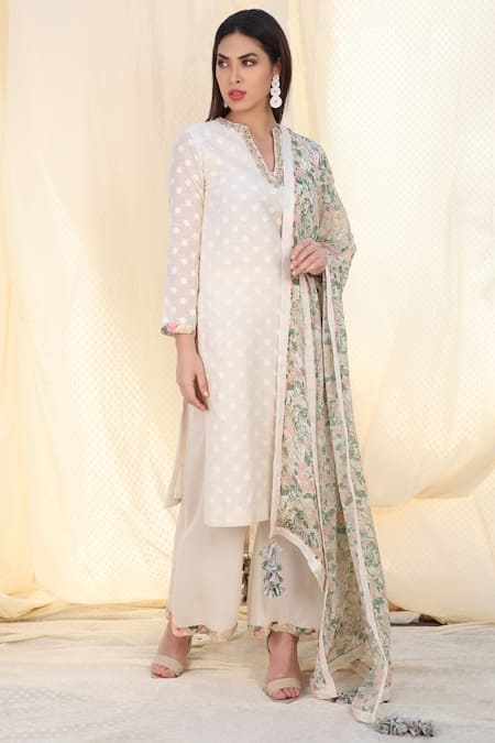 Nikasha_White Jamdani Notched Embellished Kurta Pant Set _Online_at_Aza_Fashions