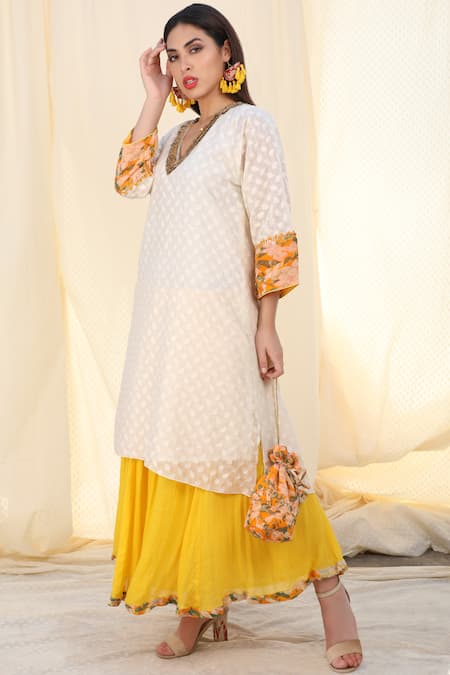 Buy_Nikasha_White Gauze, Jamdani V Neck Printed Kurta Set _Online_at_Aza_Fashions