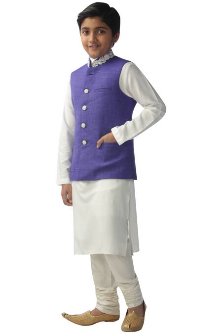 Kommal Sood_Blue Cotton, Silk Embroidery Floral Bundi Kurta Set_Online_at_Aza_Fashions