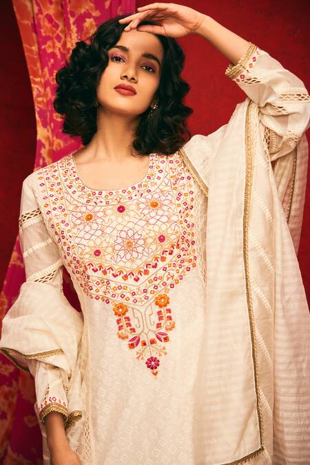 Nadima Saqib White Cotton, Chanderi Silk Round Anarkali Set Online at Aza Fashions Nadima Saqib_White Cotton, Chanderi Silk Round Anarkali Set _Online_at_Aza_Fashions