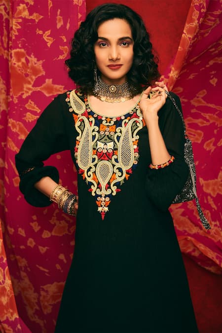 Shop Nadima Saqib Black Viscose Cotton Round Embroidered Kurta at Aza Fashions Shop_Nadima Saqib_Black Viscose Cotton Round Embroidered Kurta _at_Aza_Fashions
