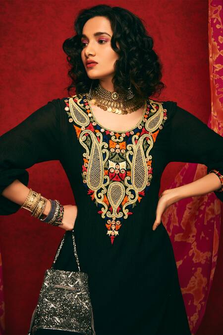 Nadima Saqib Black Viscose Cotton Round Embroidered Kurta Online at Aza Fashions Nadima Saqib_Black Viscose Cotton Round Embroidered Kurta _Online_at_Aza_Fashions